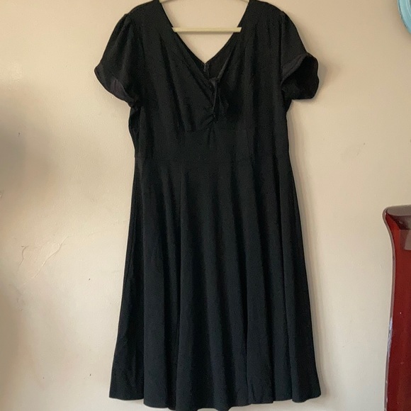 Unique Vintage Dresses & Skirts - UNIQUE VINTAGE short sleeve fit and flare midi